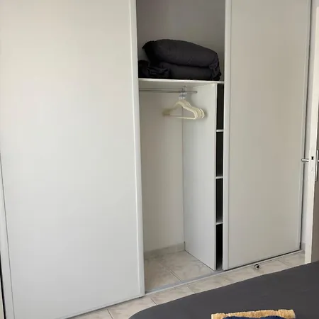 Dream Vacation - Sea View, Pool, Park, 2 Min Walk To Beach, Parking