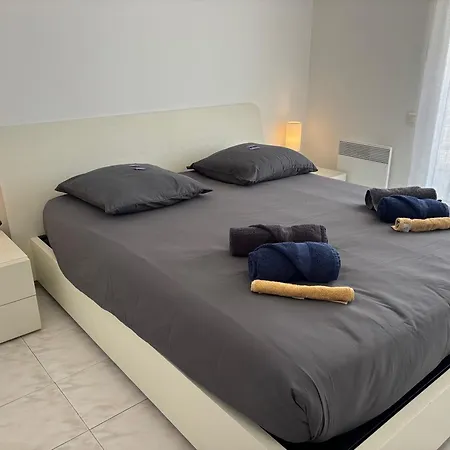 Dream Vacation - Sea View, Pool, Park, 2 Min Walk To Beach, Parking