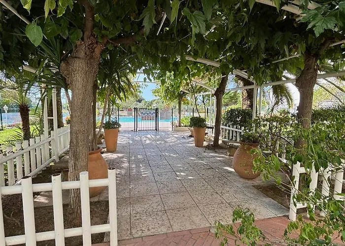 Dream Vacation - Sea View, Pool, Park, 2 Min Walk To Beach, Parking Antibes