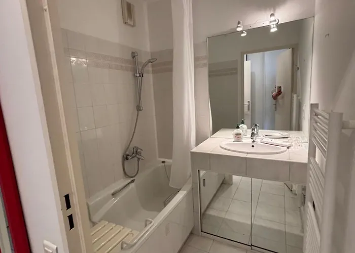 Dream Vacation - Sea View, Pool, Park, 2 Min Walk To Beach, Parking