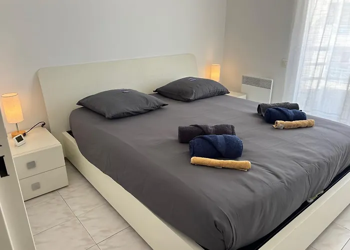 Dream Vacation - Sea View, Pool, Park, 2 Min Walk To Beach, Parking